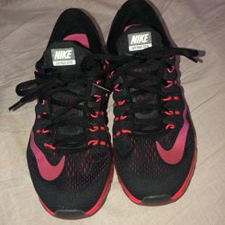 Women's 5.5 Nike Air Max