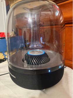 Harman Kardon wireless speaker with adapter.