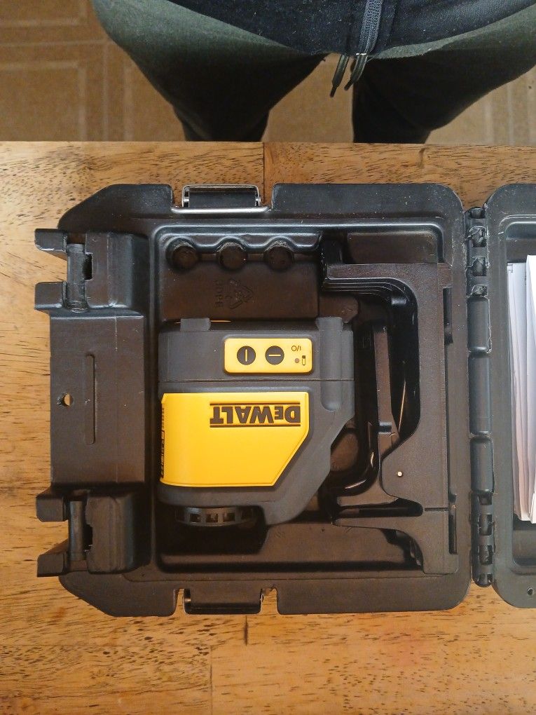 Dewalt 100ft Cross Line Laser