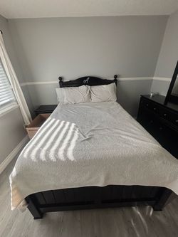 Queen bedroom set
