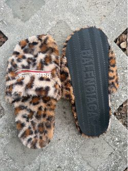 Balenciaga fur slides leapard print white