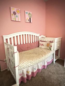 White Wood Convertible Baby Crib