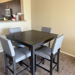 Kitchen table square with four chairs