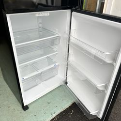 Frigidaire Top Freezer 20 Cu Ft. 