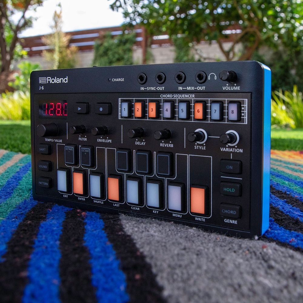 Roland J-6 Compact Synthesizer