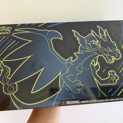 Pokemon Charizard Ultra Premium Collection