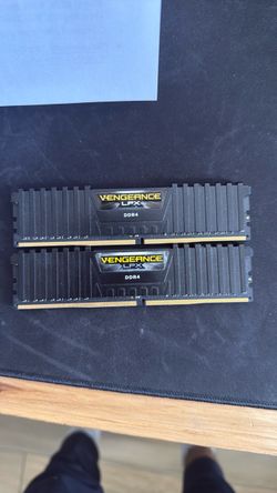 16gb (2x8gb) Corsair Vengeance DDR4 RAM Kit