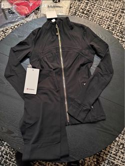 Brand New Black Lululemon set w gold zipper size 8