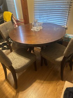 KITCHEN/DINING ROOM SET - $15