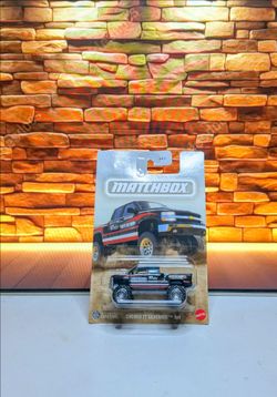 2025 Matchbox Chevrolet Silverado 4X4 (black) 5/5