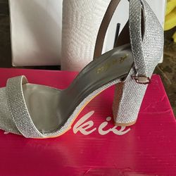 Anki S Women high heel Sandals 