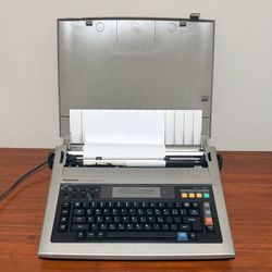 Vintage Panasonic R435 Electronic Memory Typewriter LCD Accu-Spell With Cover