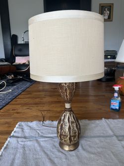 🪔 Vintage Textured Lamp – $85