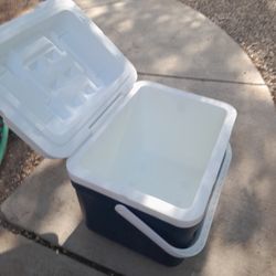 Medium Ozark Trail Ice Chest Cooler 