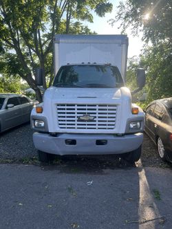 05 Chevy Box Truck C 6500 26 footer with liftgate
