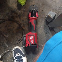 Milwaukee Short Press Plumbing Tool
