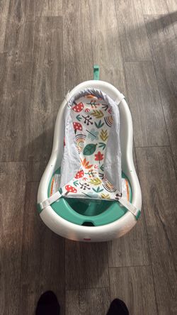 Fisher-Price Baby Bath Tub with Sling - located by Fairfax and Auburn