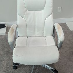 Swiveling Office Chair 
