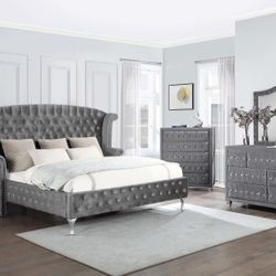 Four Piece King Bedroom Set With King, Bedframe, Dresser And Nightstand 