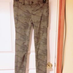 Size S/ Vanilla Mid Rise Pull-on Skinny Pants