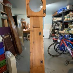 Clock-shaped Shelf