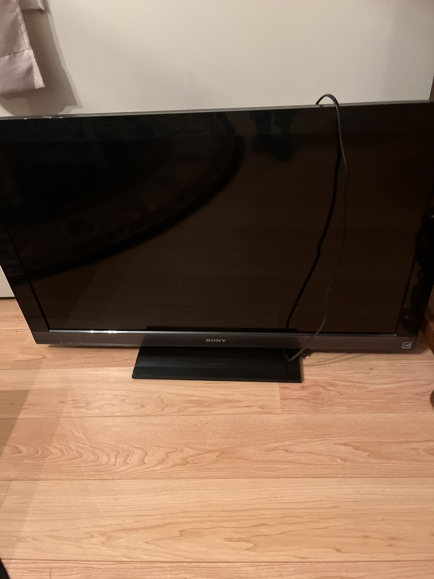 Sony 35 In Tv Flat Screen (not Smart)