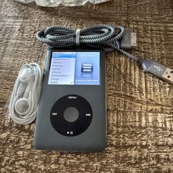 Apple iPod Classic Black 120gb With New Accessories 