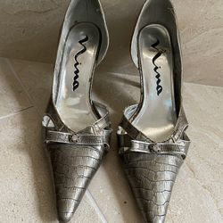 Fabulous Pair Of Shoes! Silver Reptile Print By Nina! - Size 9