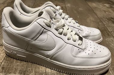 Nike Air Force 1 Low Men's Size 9.5 Triple White Sneakers