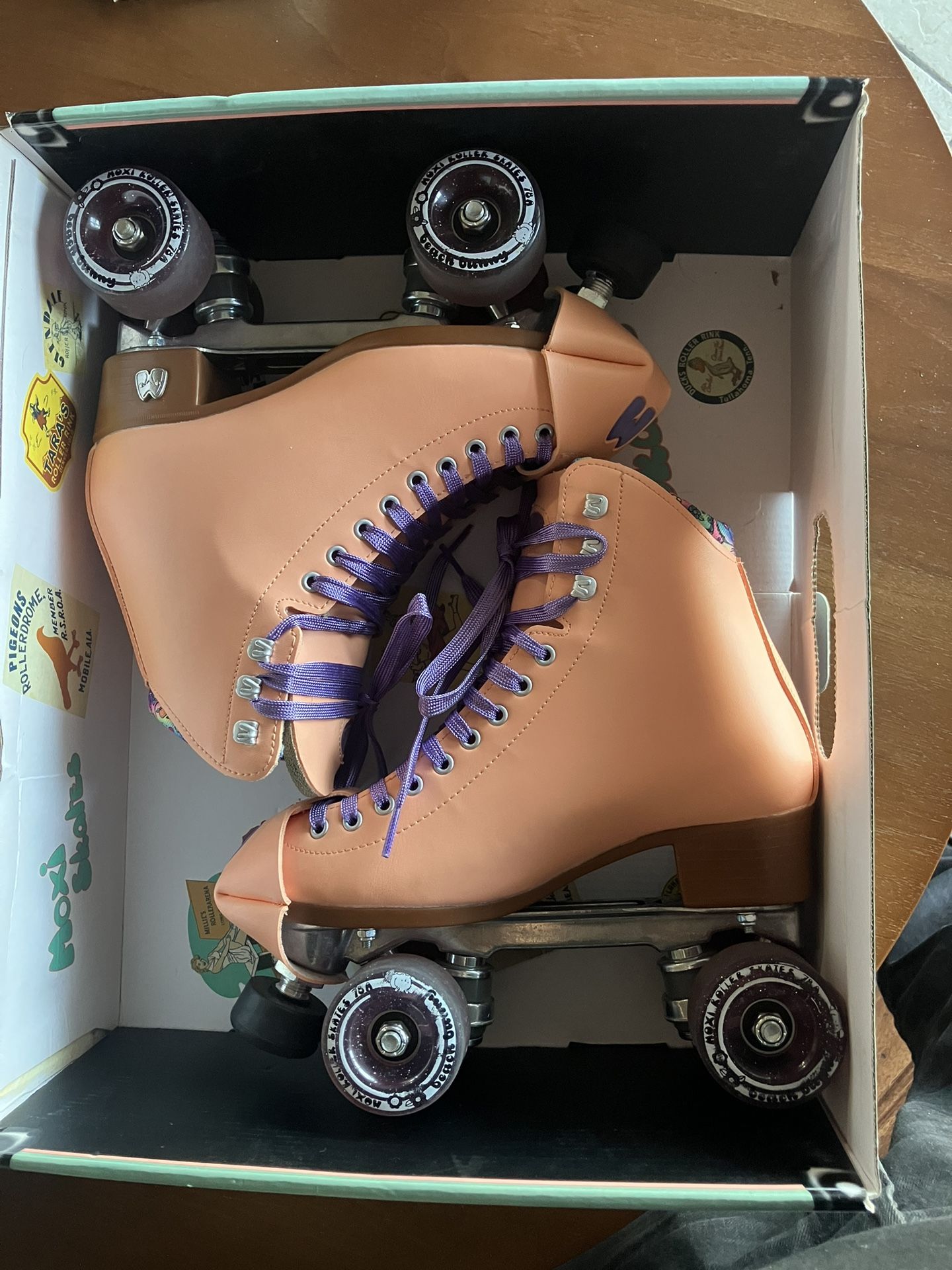 Moxi Skates Size 6 Peach