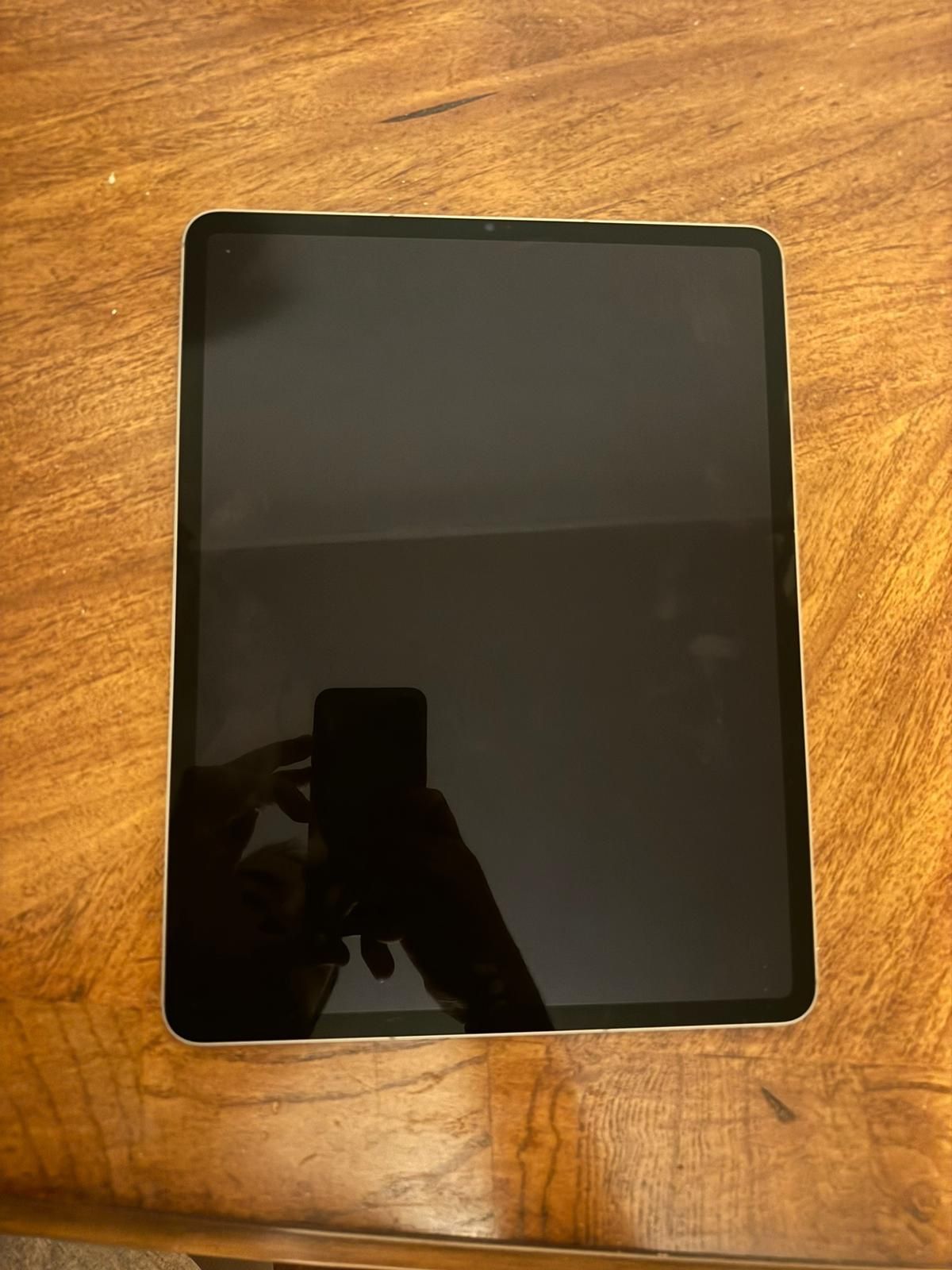 Ipad pro 12.9 inch 6th generation 128gb