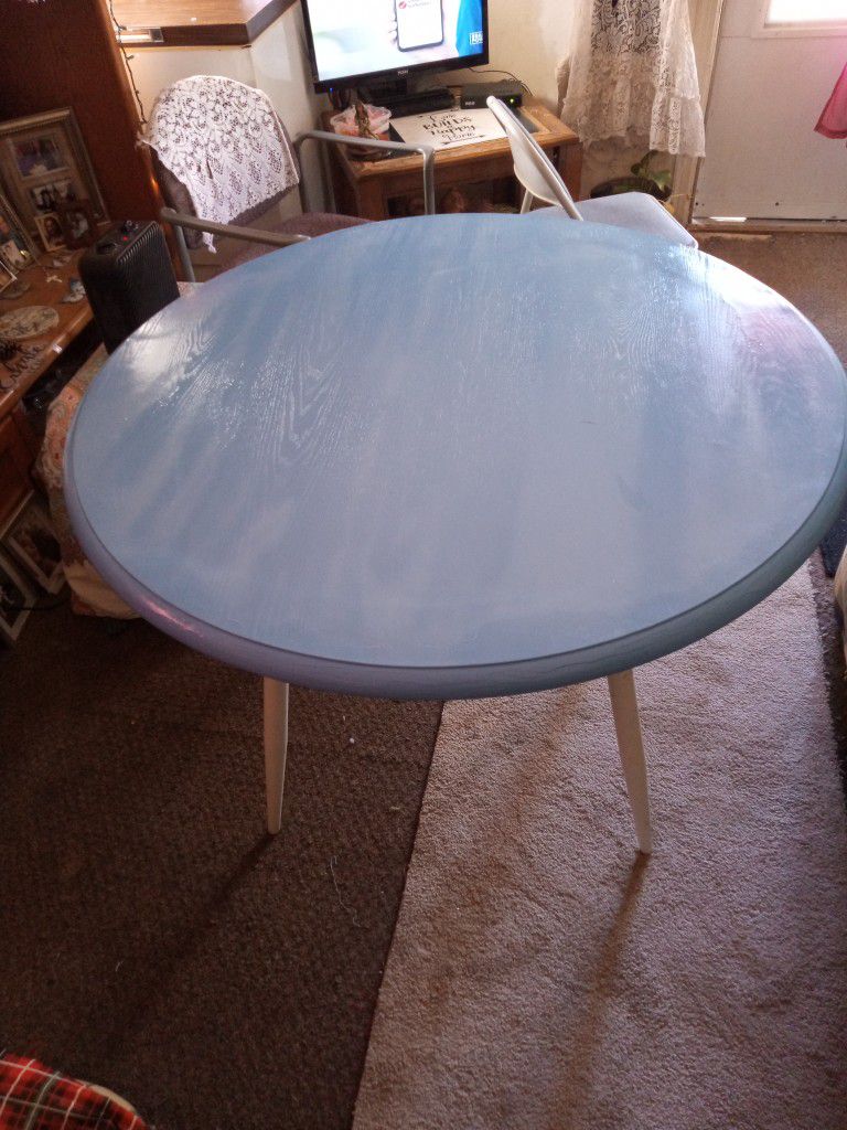 Oval Dining Table Good Condition $15.00