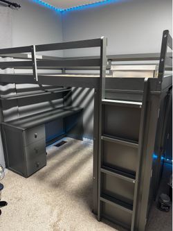 Full Bed Set with Drawers and Closet