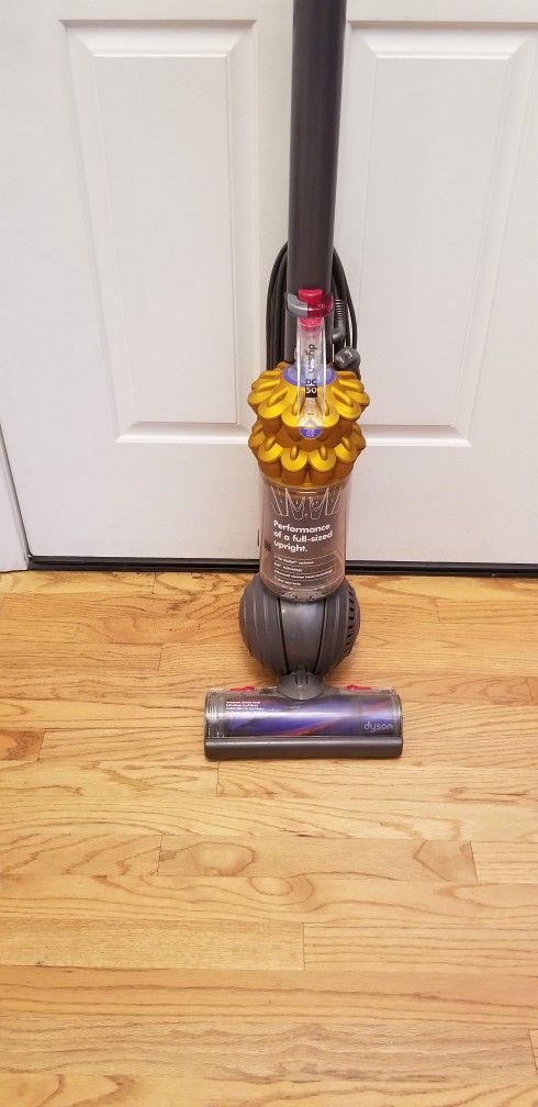 NEW condition Dyson VACUUM WITH AMAZING POWER SUCTION. , WORKS EXCELLENT