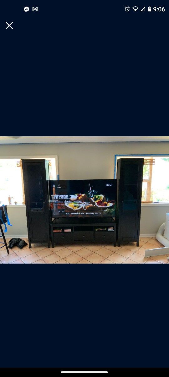 "70 In. Roku Smart TV