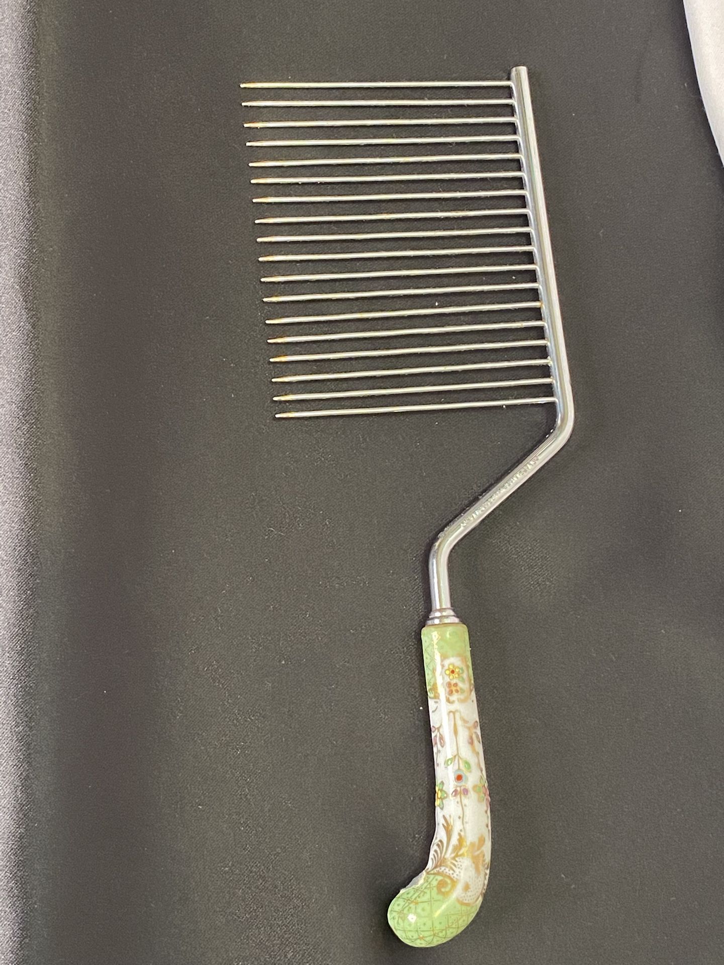 Vintage Hand Painted Cake Breaker/comb