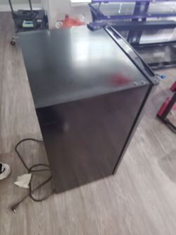 Midea mini fridge