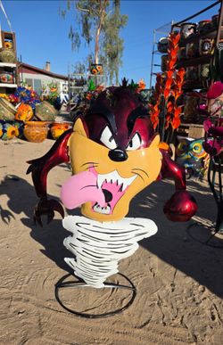 Fun characters 🐸Metal Art Imports & Planters