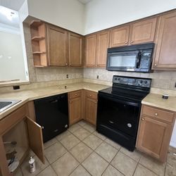 Whirlpool Stove Microwave Dishwasher 