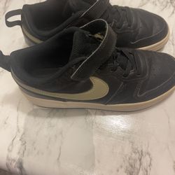 Nike Tennis Shoes 3y