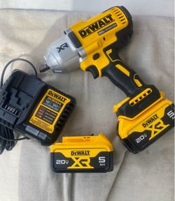 20V MAX Lithium-Ion Cordless 1/2 in. Impact Wrench Kit