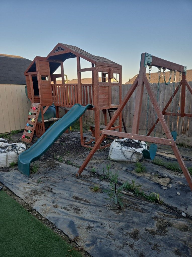 Kids Play Set With Swing