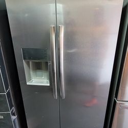 Like New Frigidaire 36" Wide Standard Size Stainless Steel Side By Side Refrigerator 