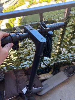Electric scooter dual suspension