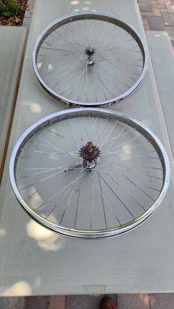 VINTAGE SCHWINN WHEEL SET. S-2. 26 https://offerup.com/redirect/?o=SU5DSC5ORVc= DEPARTURE Model.D hub with brakes