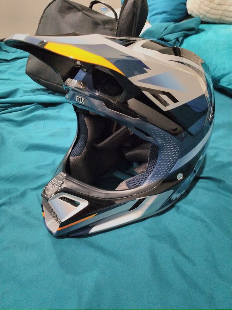 New Fox dirt bike helmet, size large
