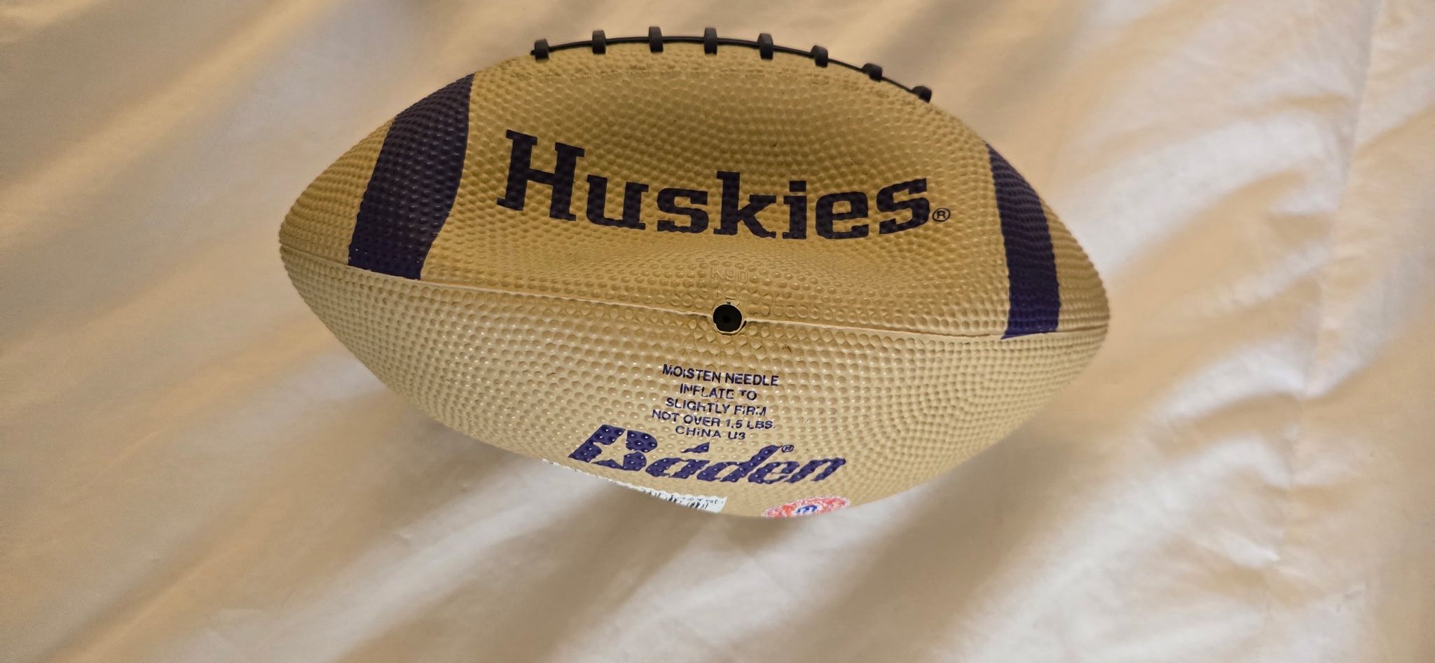 Washington Huskies Bag Ball Items