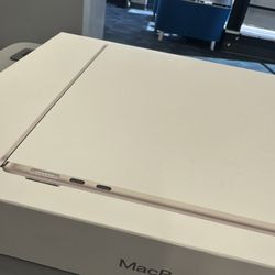 MacBook Air M4 13 New Sealed 