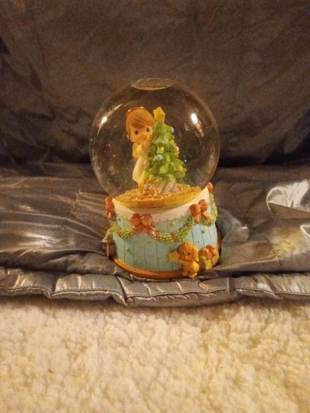 Precious Moments Snow Globe Music Box 2001
