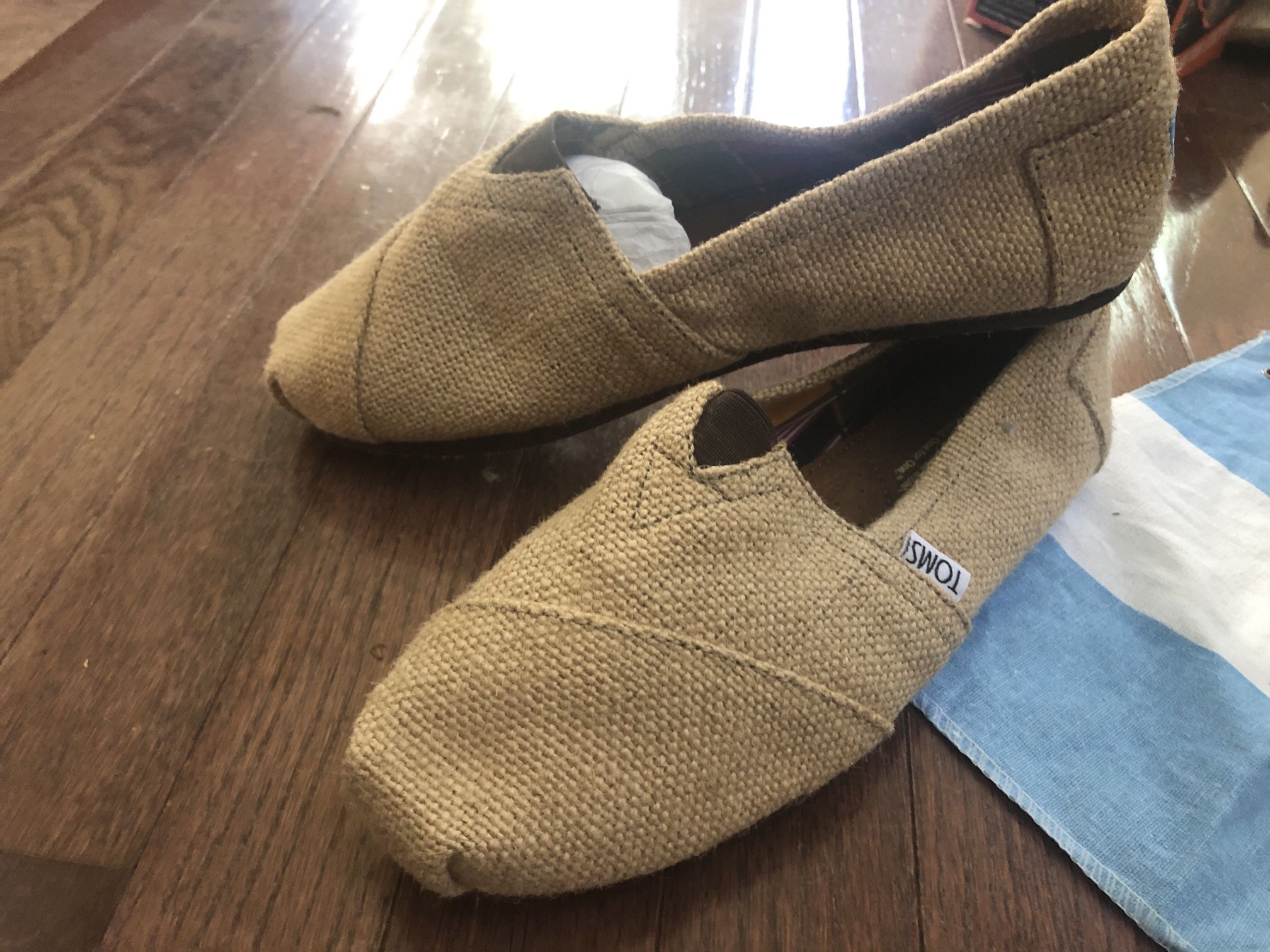 BRAND NEW TOMS SIZE 8 - Best Offer.